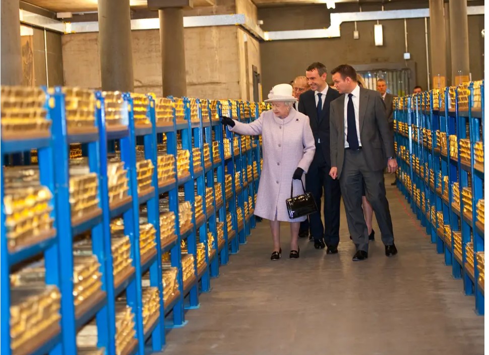 queen tours the bank of England gold vaults